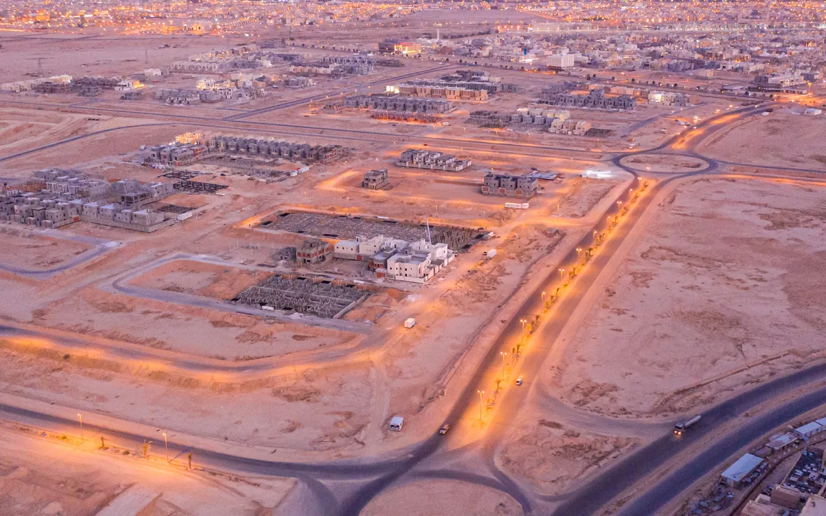 إنارة مدخل طريق الخرج